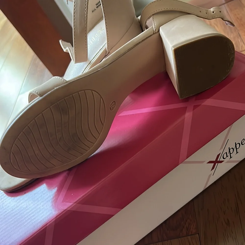 🎉HP🎉 Women’s strap sandals, heels in nude size 7.5. - Picture 7 of 14